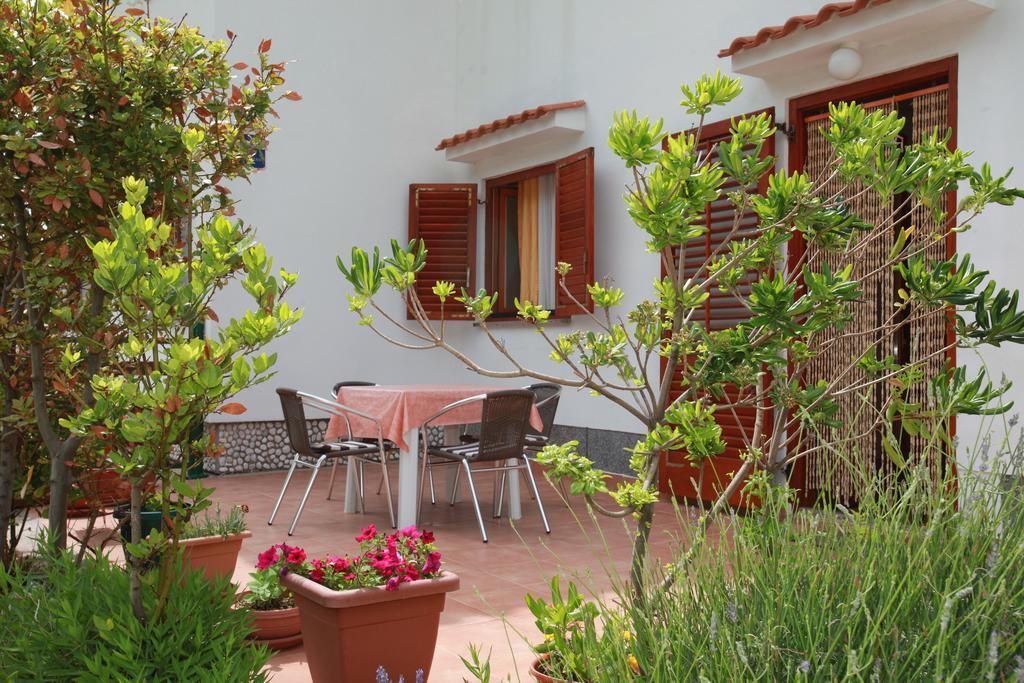 Apartments Reljic With Terrace Baška Eksteriør bilde